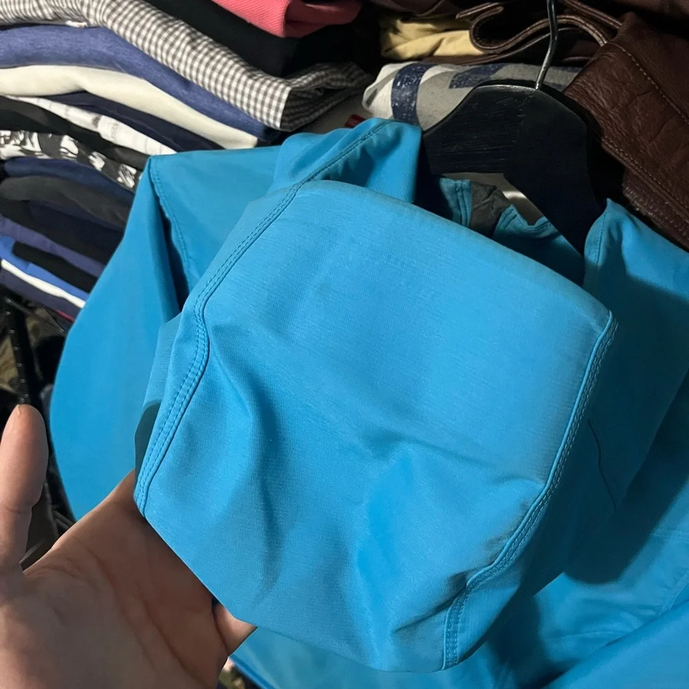 Patagonia Men’s Turquoise Hooded Performance Jacket - Picture 9 of 9